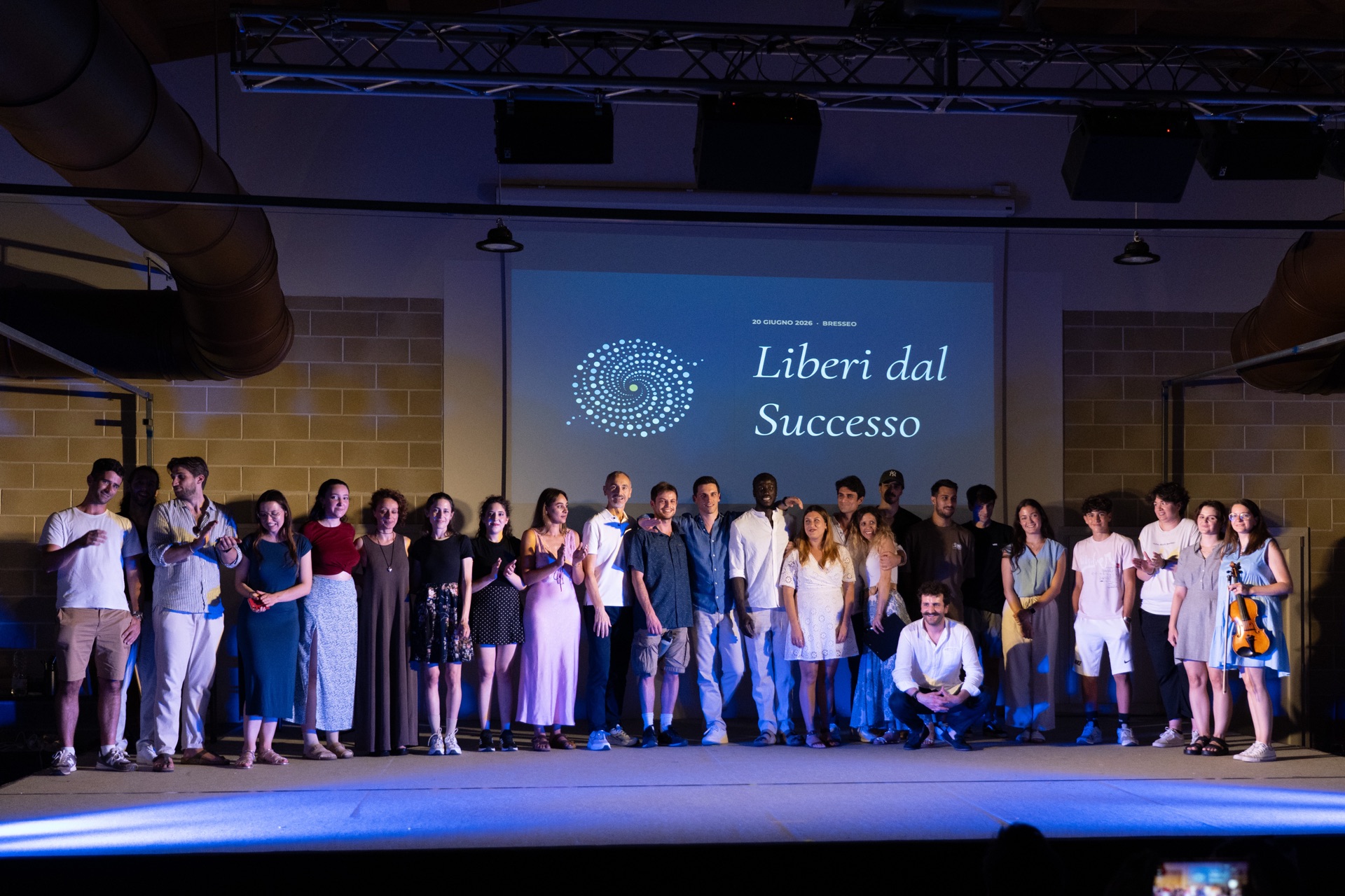Foto di gruppo della serata Liberi dal Successo
